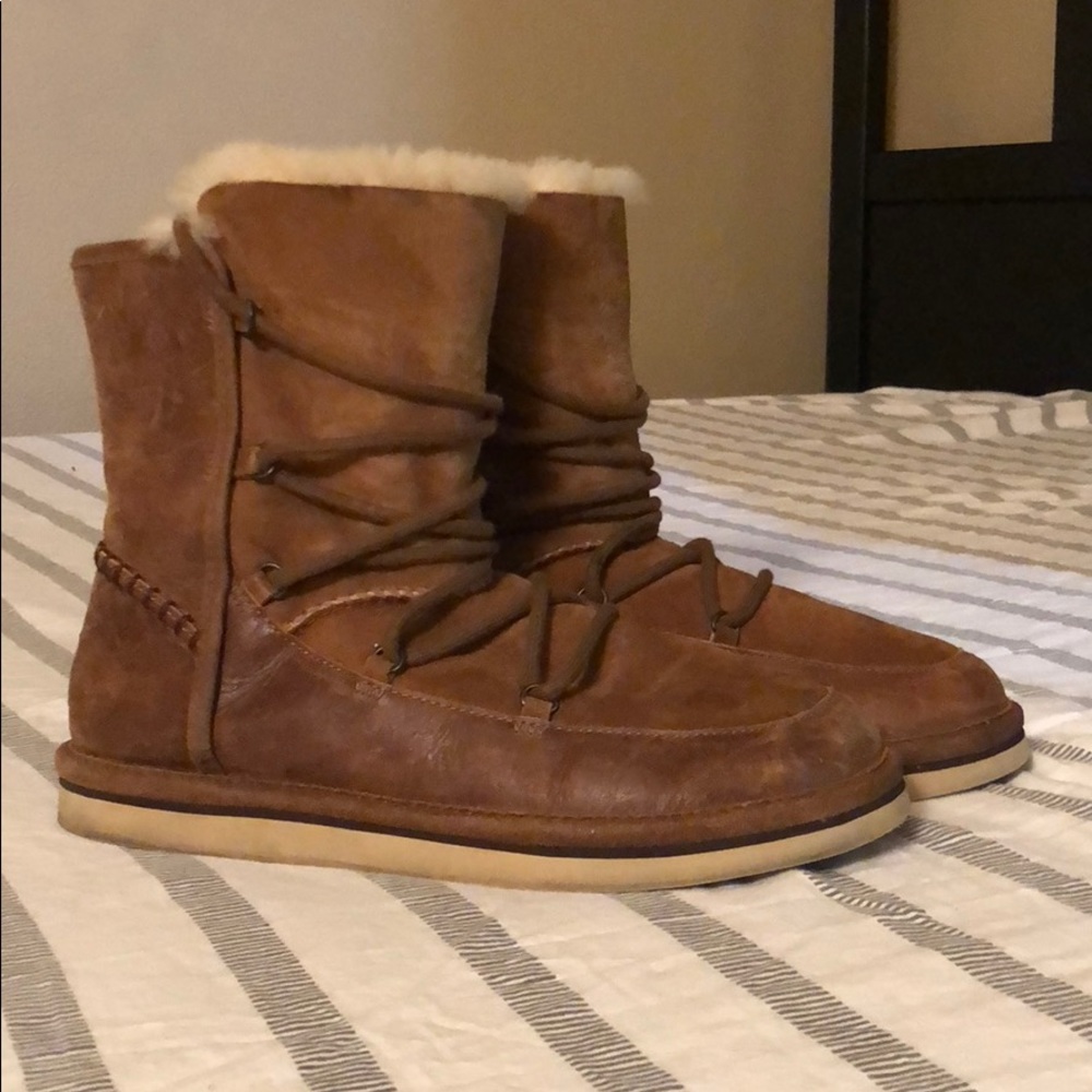 Ugg Chestnut Lodge Boots • Size 8 • discontinued